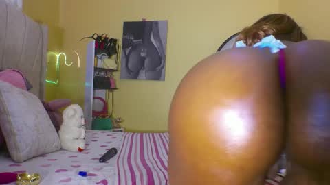Snapshot of candyspicee chatting on October 15, 5:22 am candyspicee online show from October 15, 5:22 am