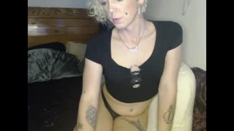 Snapshot of candysweet30 chatting on December 6, 9:29 pm Sami Candyse online show from December 6, 9:29 pm