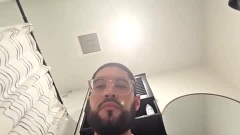 Snapshot of cappinrc8 chatting on October 19, 8:41 am cappinrc8 online show from October 19, 8:41 am