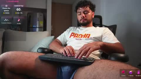 caprywilliams online show from December 17, 7:04 am