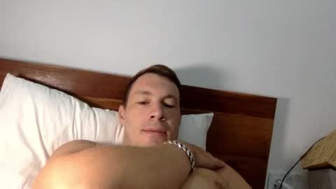 Snapshot of capt_oliver chatting on October 11, 4:39 am follow my twitter online show from October 11, 4:39 am