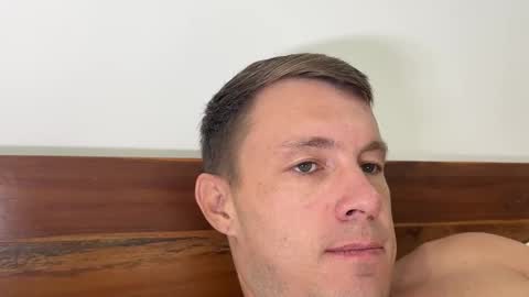 Snapshot of capt_oliver chatting on October 6, 5:47 am follow my twitter online show from October 6, 5:47 am