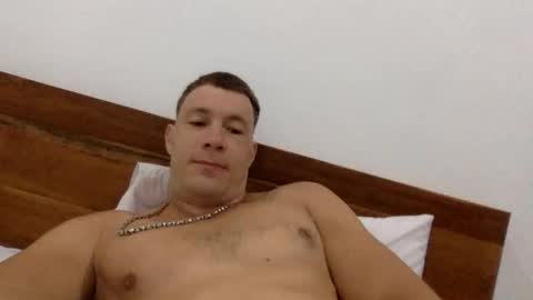 Snapshot of capt_oliver chatting on October 18, 4:05 am follow my twitter online show from October 18, 4:05 am