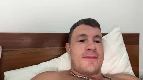 Snapshot of capt_oliver chatting on September 27, 6:22 am follow my twitter online show from September 27, 6:22 am
