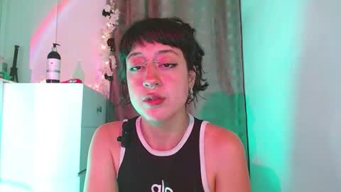 Snapshot of caraenaranja chatting on October 19, 3:44 am Amy online show from October 19, 3:44 am