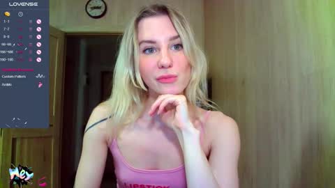 Snapshot of caramel_pie_ chatting on October 14, 6:33 pm caramel online show from October 14, 6:33 pm