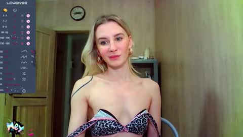 Snapshot of caramel_pie_ chatting on September 29, 8:30 pm caramel online show from September 29, 8:30 pm