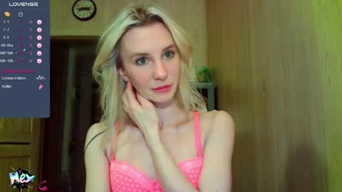 Snapshot of caramel_pie_ chatting on February 14, 7:02 pm caramel online show from February 14, 7:02 pm