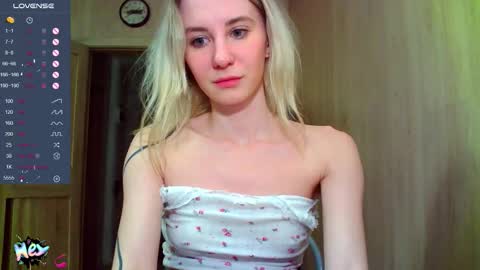 Snapshot of caramel_pie_ chatting on October 18, 7:07 pm caramel online show from October 18, 7:07 pm