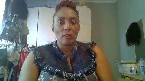 Snapshot of caramelchoc81 chatting on February 14, 12:14 pm candylious81 online show from February 14, 12:14 pm
