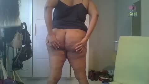 Snapshot of caramelchoc81 chatting on January 13, 3:36 pm candylious81 online show from January 13, 3:36 pm