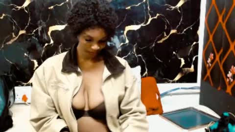 caramelminxx_ online show from June 27, 12:22 pm