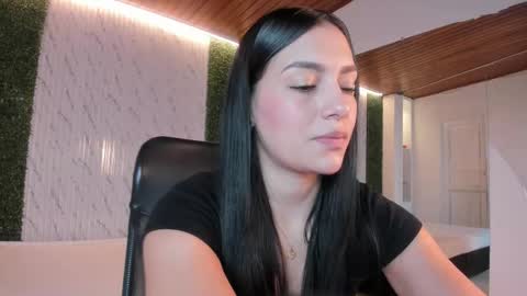 Carina online show from November 18, 1:03 pm