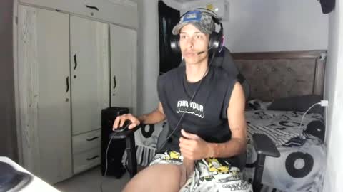 carlossmi01 online show from July 5, 7:54 pm