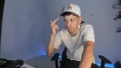 carlossmi01 online show from April 7, 1:24 pm