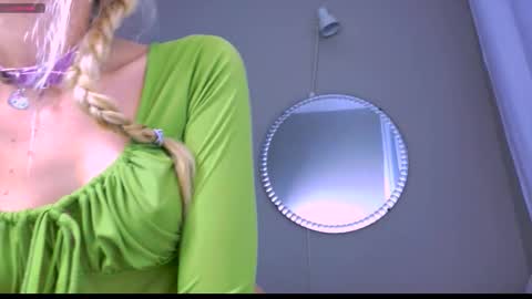 Snapshot of carmen__crybaby chatting on September 15, 2:02 am carmen__crybaby online show from September 15, 2:02 am