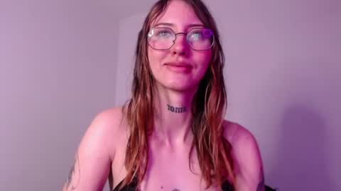 carmennrusso online show from December 18, 5:03 am