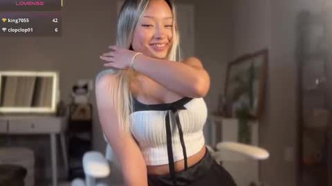 Snapshot of carmenxrose chatting on October 21, 1:33 am carmenxrose online show from October 21, 1:33 am