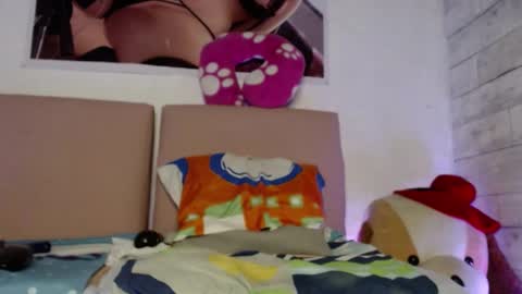 Snapshot of caro_milf_ chatting on January 29, 9:12 am Caro milf online show from January 29, 9:12 am