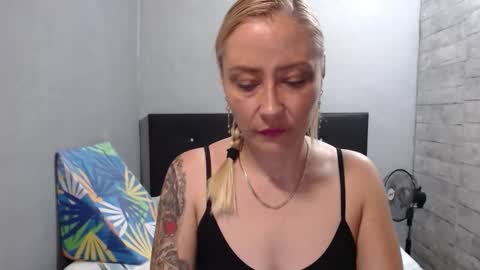 Caro milf  online show from October 29, 7:14 pm