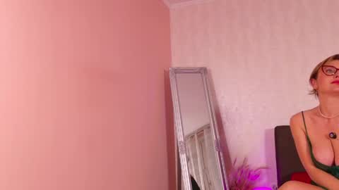 CaroJhones online show from May 24, 7:04 am