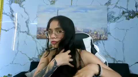 CAROLINA  online show from June 18, 1:33 am
