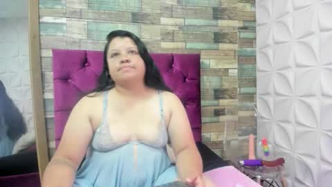 Angie Carolina online show from February 3, 7:07 pm