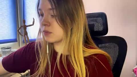 carolindueno online show from February 23, 11:45 am