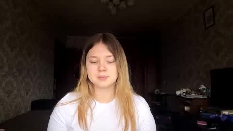 carolindueno online show from February 20, 11:34 am