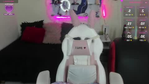 Caroline Lenox online show from January 9, 5:34 am