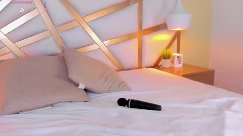 Caroline online show from February 19, 1:32 pm