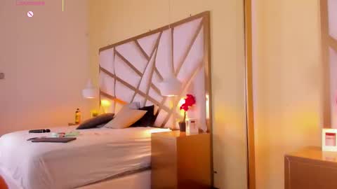 Snapshot of caroline_maldonado chatting on October 9, 12:54 pm Caroline online show from October 9, 12:54 pm