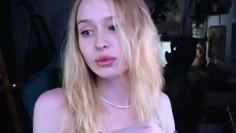 Caroline online show from December 15, 6:59 pm