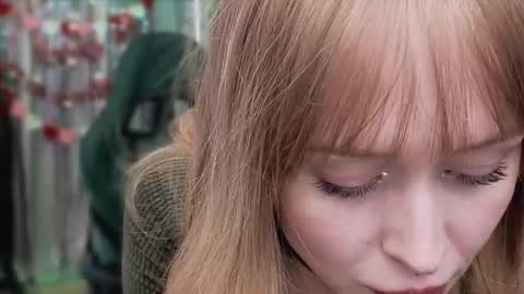 Caroline online show from February 7, 3:15 pm