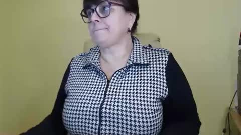 Snapshot of carolinedream_ chatting on October 17, 6:39 am CarolineDream online show from October 17, 6:39 am