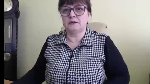 Snapshot of carolinedream_ chatting on February 28, 6:32 am CarolineDream online show from February 28, 6:32 am
