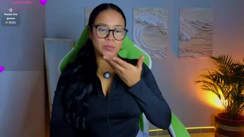 Caroline  online show from May 13, 3:16 am