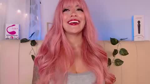 Snapshot of caromartiinnez chatting on December 11, 1:05 am    online show from December 11, 1:05 am