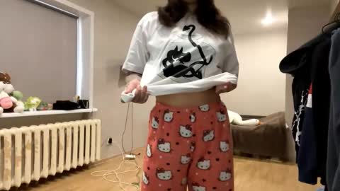 Emilia online show from December 15, 3:57 am