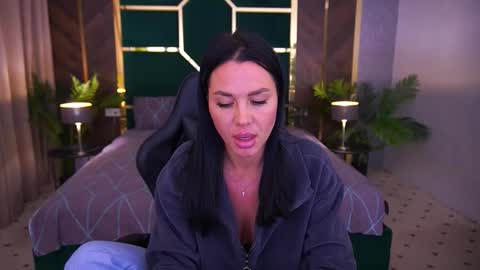 casey_min online show from March 25, 7:37 am