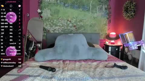 Snapshot of cashmerefoxxx chatting on October 9, 6:13 pm Cashmere Fox online show from October 9, 6:13 pm