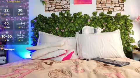 Casie  online show from February 12, 10:59 pm