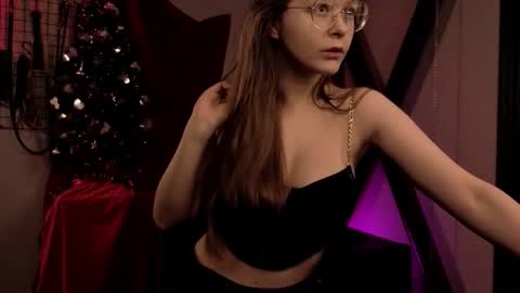 assie online show from December 17, 12:23 pm