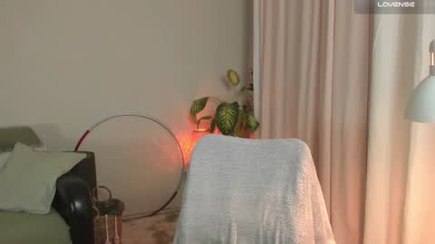Snapshot of cassisland chatting on December 4, 4:32 pm cassandra online show from December 4, 4:32 pm