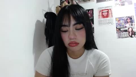 Snapshot of cat_mila_ chatting on October 14, 4:48 am Mila online show from October 14, 4:48 am