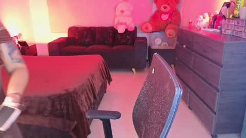 Catalina online show from April 20, 3:53 am