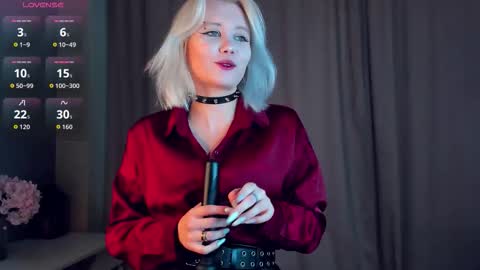 Mia online show from March 25, 11:06 am