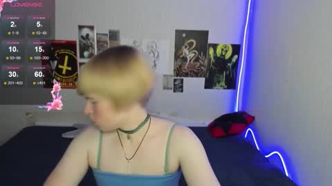 cattie_w_ online show from December 18, 1:45 am