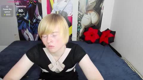 Snapshot of cattie_w_ chatting on October 16, 1:38 am cattie_w_ online show from October 16, 1:38 am