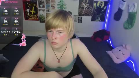 cattie_w_ online show from January 14, 1:24 am